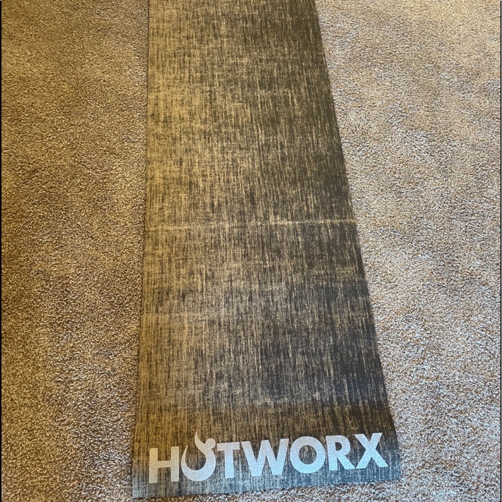 Hotworx yoga mat and towel